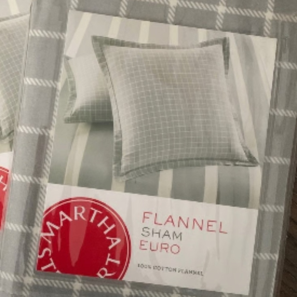 Martha Stewart Flannel Comforter Cover in Gray and 2 Euro Sham - Picture 3 of 4